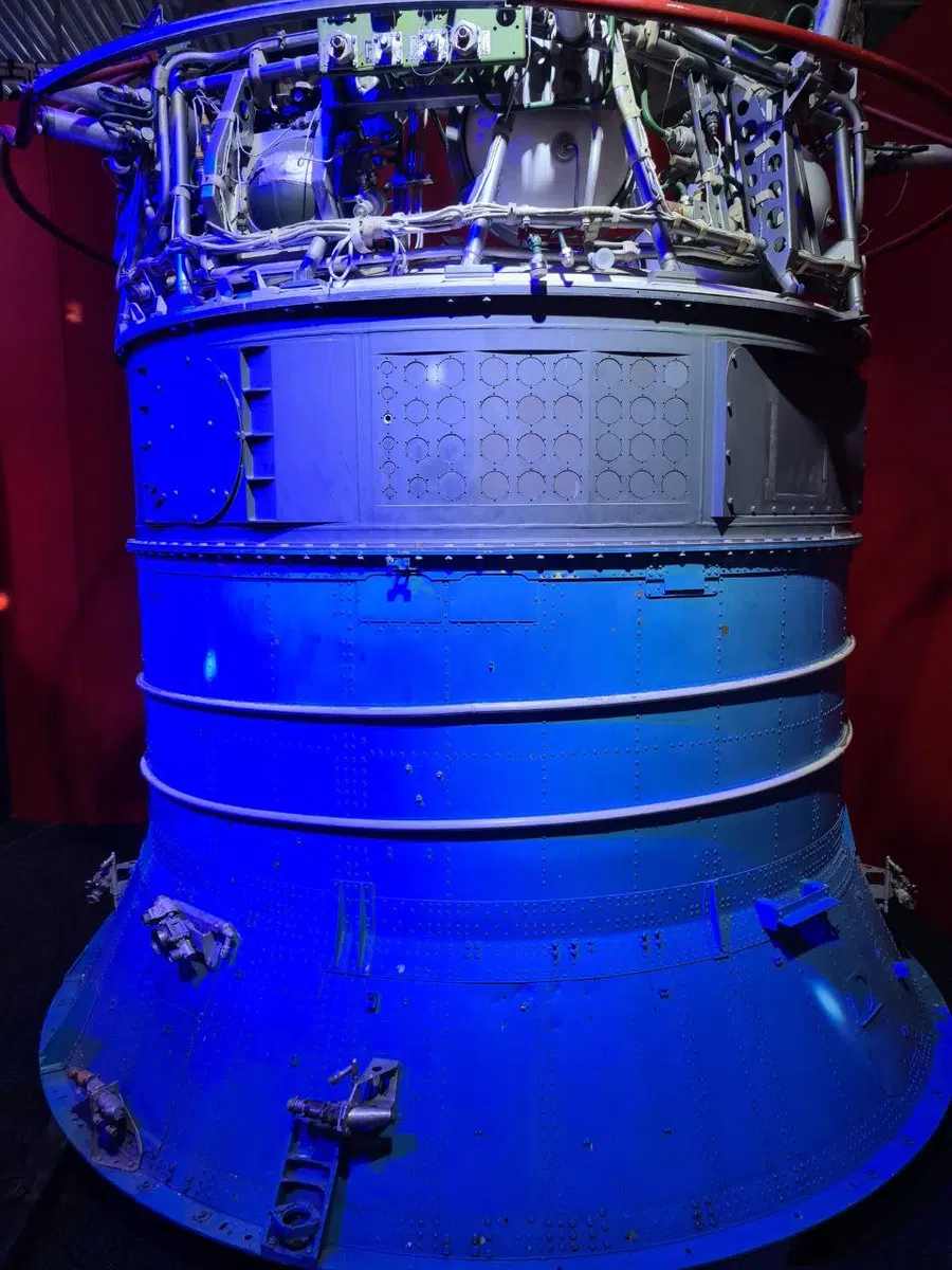 Space rocket engine